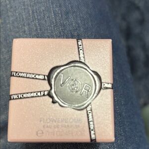 Viktor & Rolf Pink Flowerbomb Box